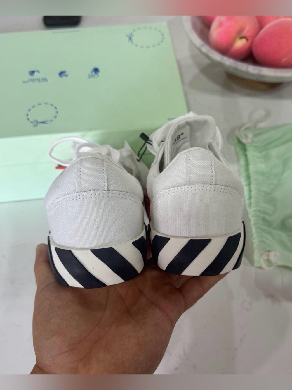 Off-White Kids White Sneakers with Pink Arrow and Black-Striped Sole - Picture 3 of 7